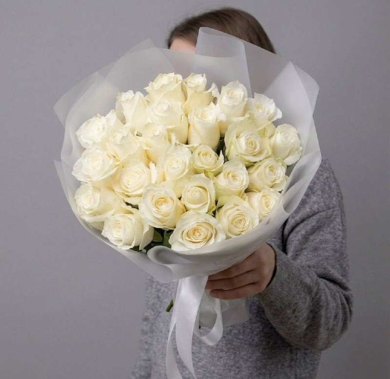 Моно-букет из белых роз